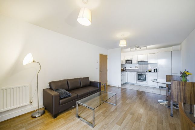 Flat 8, Gaumont Tower, Dalston Square, London photo 3