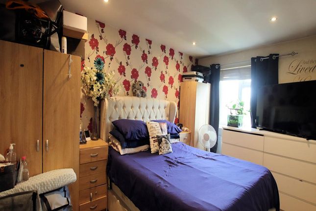 72, Wealden Way, Reading photo 5