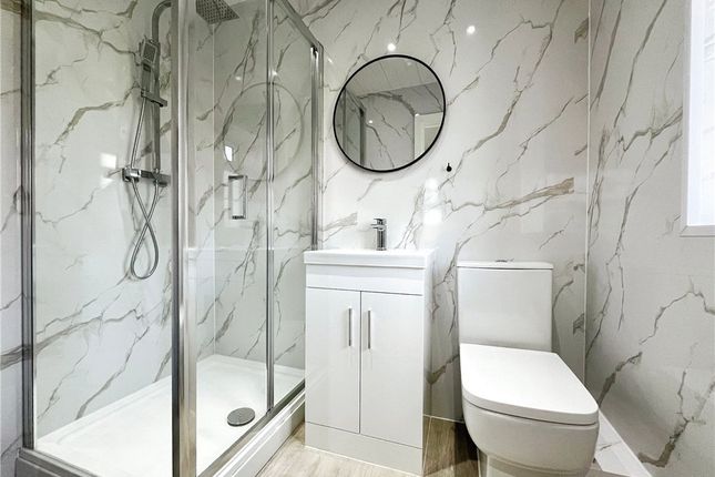 Room 5, 24, Kestrel Avenue, Surrey photo 3