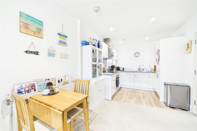 76,, Corio House, London photo 4