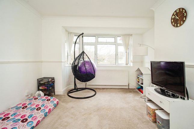 Maisonette for sale in Courtlands Drive, Watford