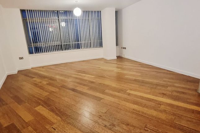 Apartment 1604, Beetham Tower, Liverpool photo 4