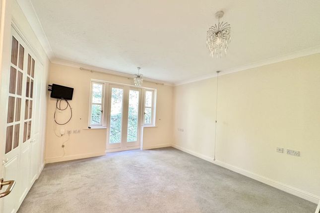 Flat 39 Brompton Court, St. Stephens Road, Bournemouth, Dorset, BH2 6JS photo 3