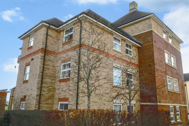 Thumbnail Flat to rent in Marbeck Close, Swindon