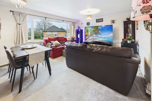 30, Furrows Place, Caterham photo 2