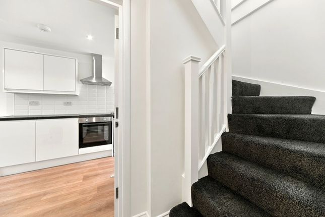 Flat 3, Forum Court, Libra Road, Bow photo 3