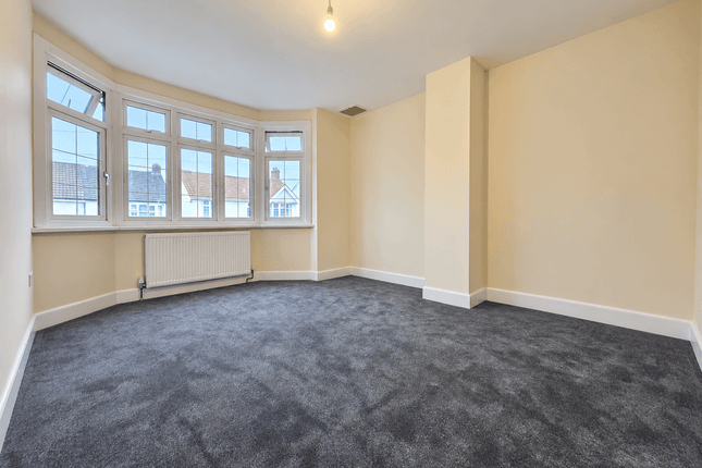 12 Tudor Road, Luton photo 2