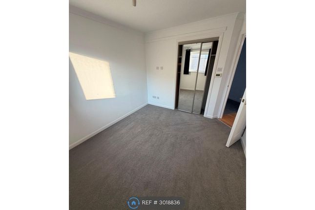 Flat, Glasgow Road, Clydebank photo 3