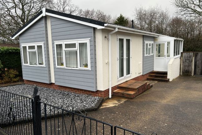 2-bed caravan on 5, Claypits Lane, Dibden, £195,000