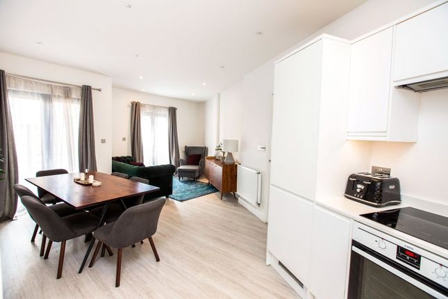 Thumbnail Flat for sale in St. Pauls Way, London