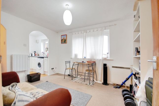 14c, Chiswell Court, Watford photo 3