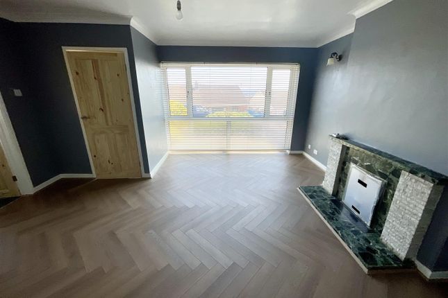 75, Oaklands, Llanelli photo 3