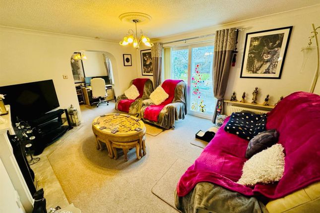 8, Buckfast Close, Hereford photo 4