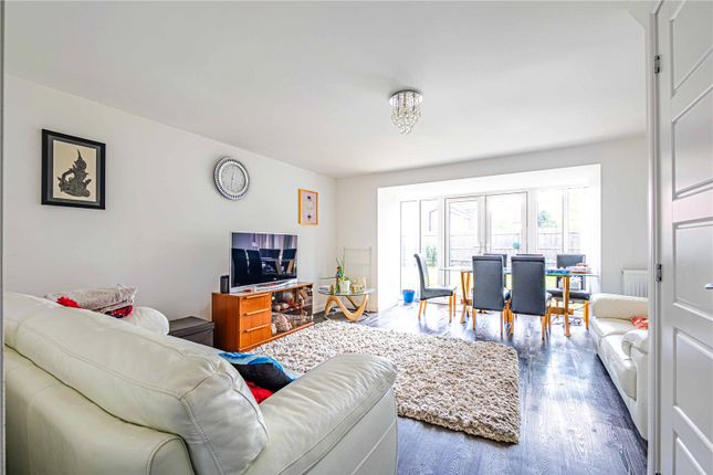 6, Burgundy Drive, Hemel Hempstead photo 2