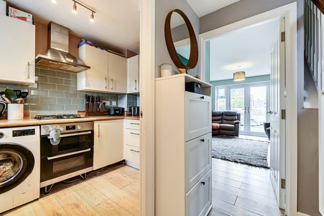 15, Kestrel Crescent, Witney photo 4