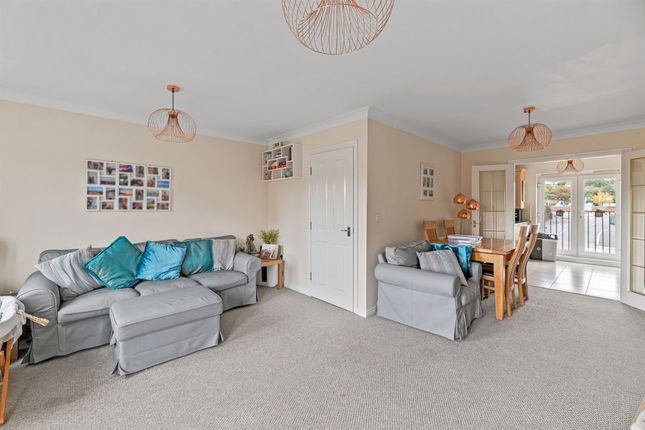 17 Callender Gardens, Frodsham photo 2