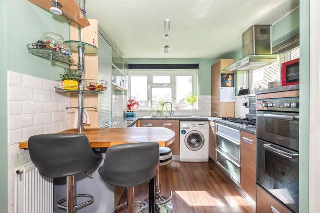 Flat 8, Pevensey House Castle Close, Reigate photo 2