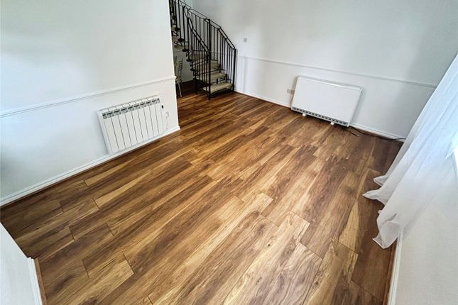 17, Coombe Court, Coombe Park photo 4