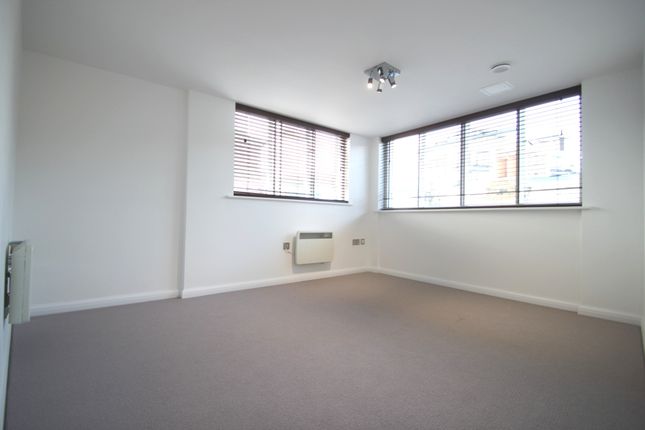 Flat to rent in High Street, Kingston Upon Thames, Surrey