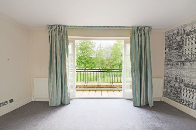 Terraced house to rent in The Crescent, Cambridge