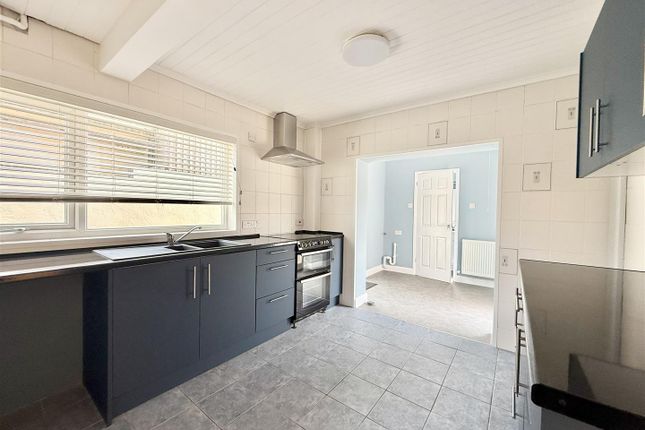 25, Fleming Crescent, Haverfordwest photo 5