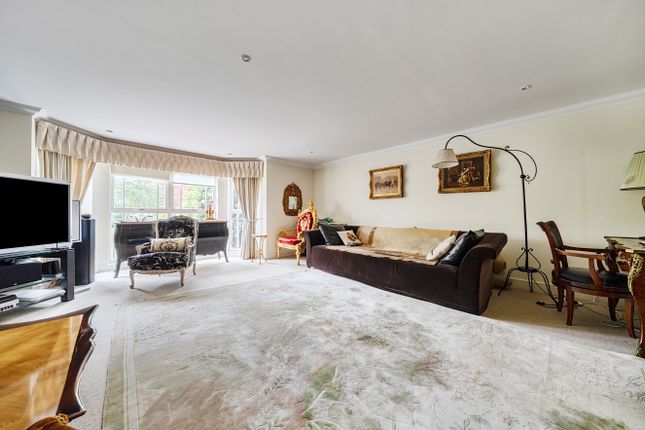 26, Sandy Lane, Surrey photo 2