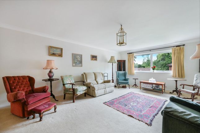 40 Heathside Court, Tadworth photo 4