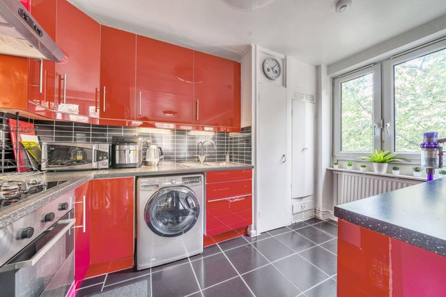 Flat for sale in Comber Grove, Camberwell, London