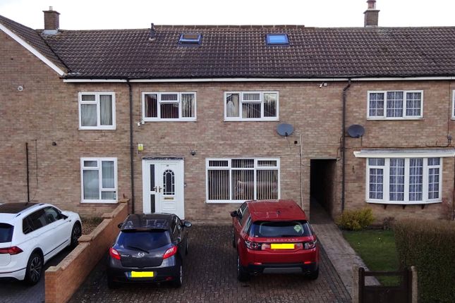4 bed terraced house to rent in Recreation Road, Houghton Regis, Dunstable, Bedfordshire LU5
