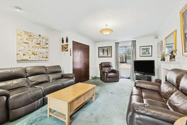 22, The Lawns, Northamptonshire photo 4