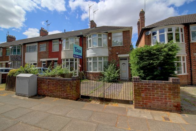 Thumbnail Town house for sale in Saffron Lane, Leicester