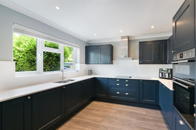 8, Chaucer Close, Banstead photo 4
