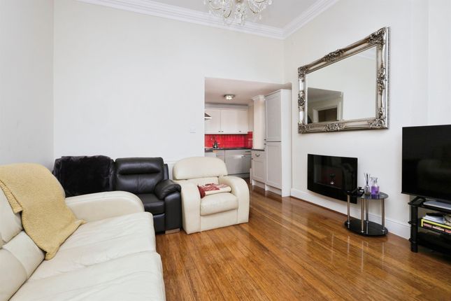Flat 9, 8, Queens Gardens, Eastbourne photo 3