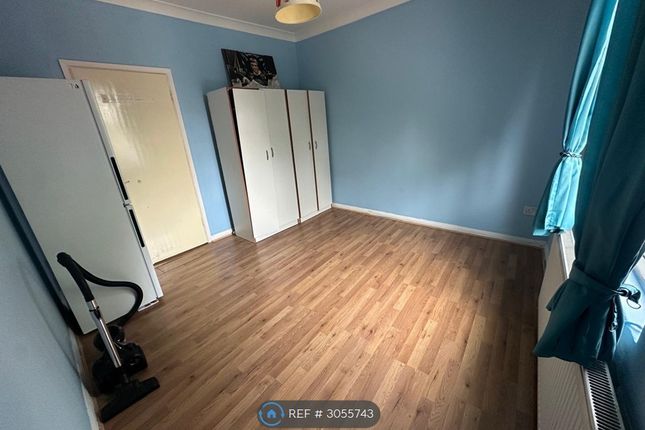 Flat, Oaks Court Cann Hall Road, London photo 5