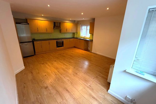Flat 3, Ivanhoe House, Farley Hill, Luton photo 5