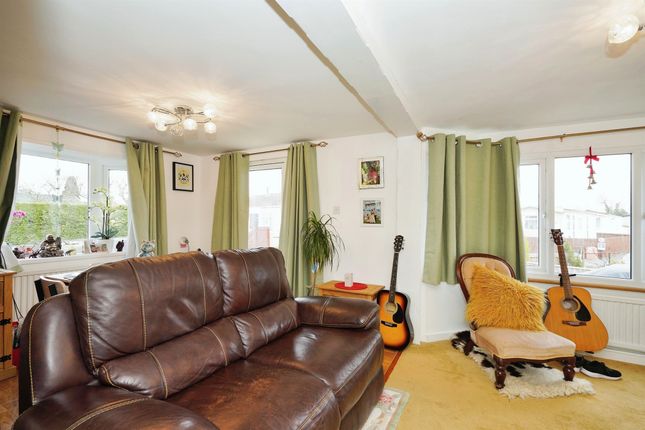 Mobile/park home for sale in Cannons Drive, St. Johns Priory, Lechlade