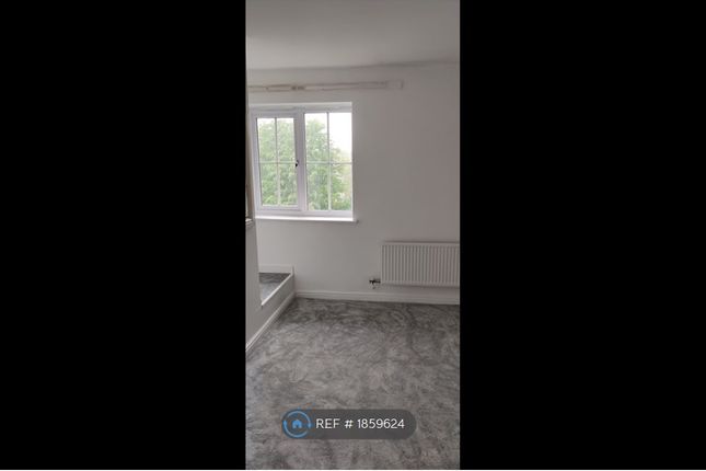 Terraced house to rent in Morgan Close, Luton