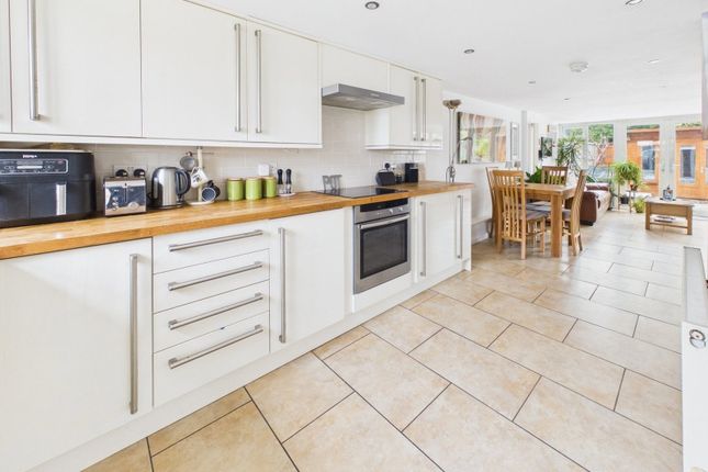 22, Ormonde Way, Shoreham-by-sea photo 2