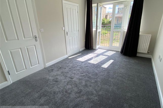 12, Croft Court, Brighouse photo 4