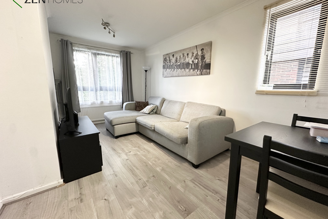 15 Somercoates Close, Barnet photo 3
