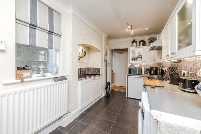 Manor Grove, Newcastle Upon Tyne photo 4