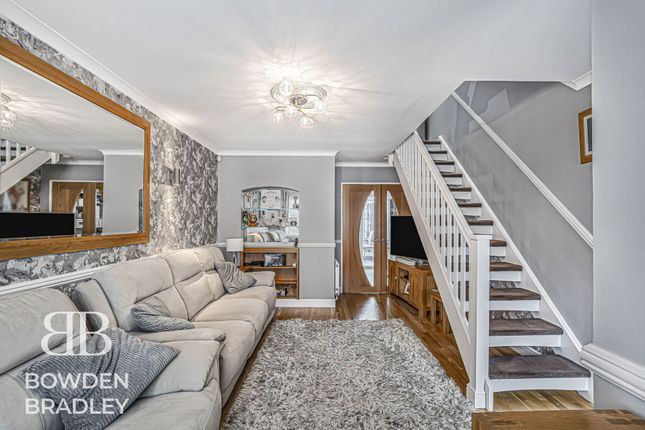 22 Crucible Close, Chadwell Heath photo 4