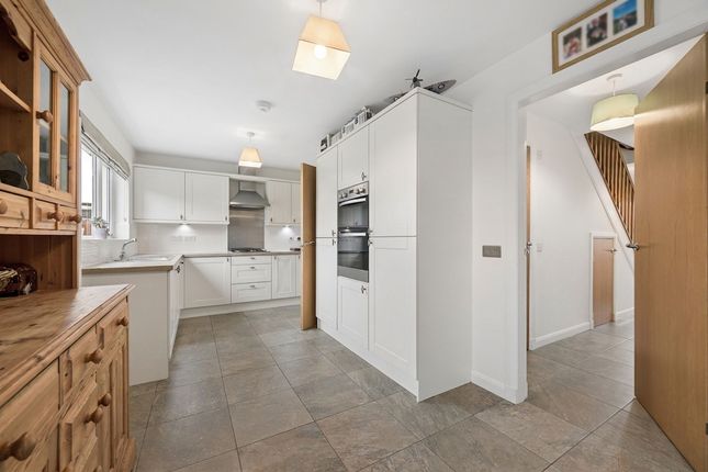 60 Langton Grove, East Calder photo 2