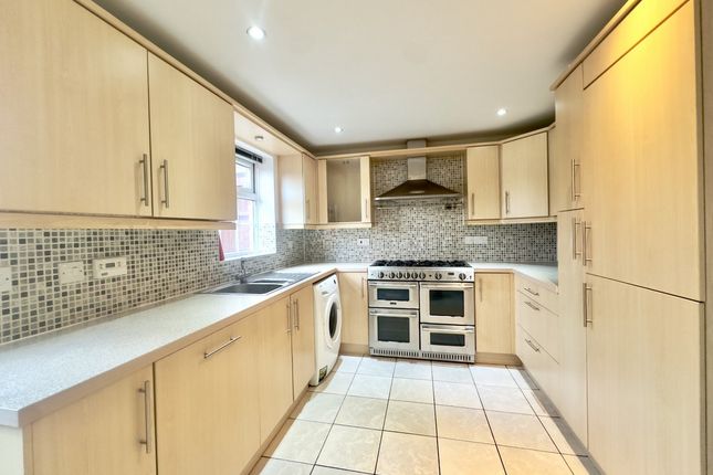 12, Flavius Close, Newport photo 4