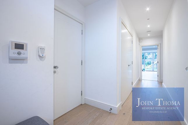 31, Chigwell Grange, Chigwell photo 3