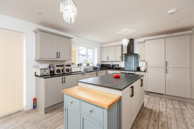 5, Clos Clement, Llanelli photo 4