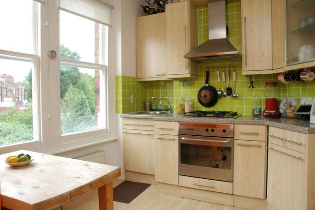 Thumbnail Maisonette to rent in Queens Lane, Muswell Hill, London
