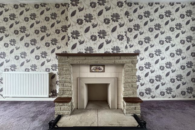 32, Carstairs Avenue, Swindon photo 3