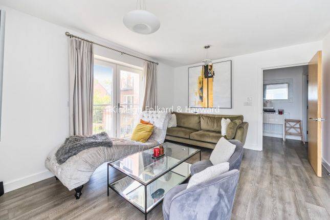Flat 4, 1, Guardhouse Way, London photo 3
