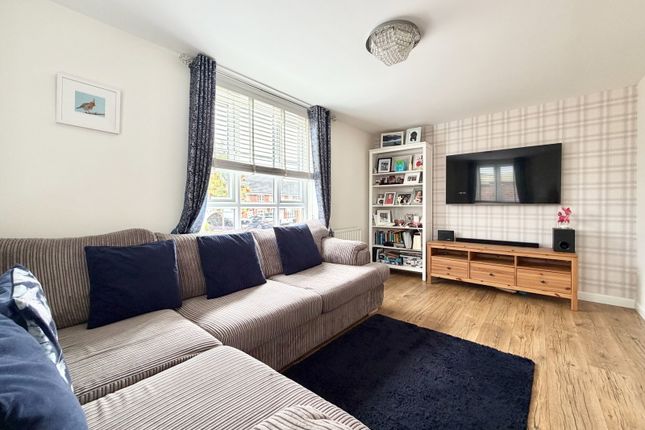 5, Hoggan Court, Bonnybridge photo 3